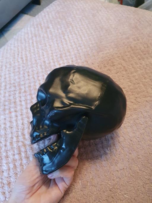  — halloween decorations big skull