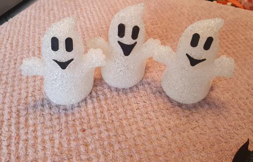  — halloween decorations x3 ghosts
