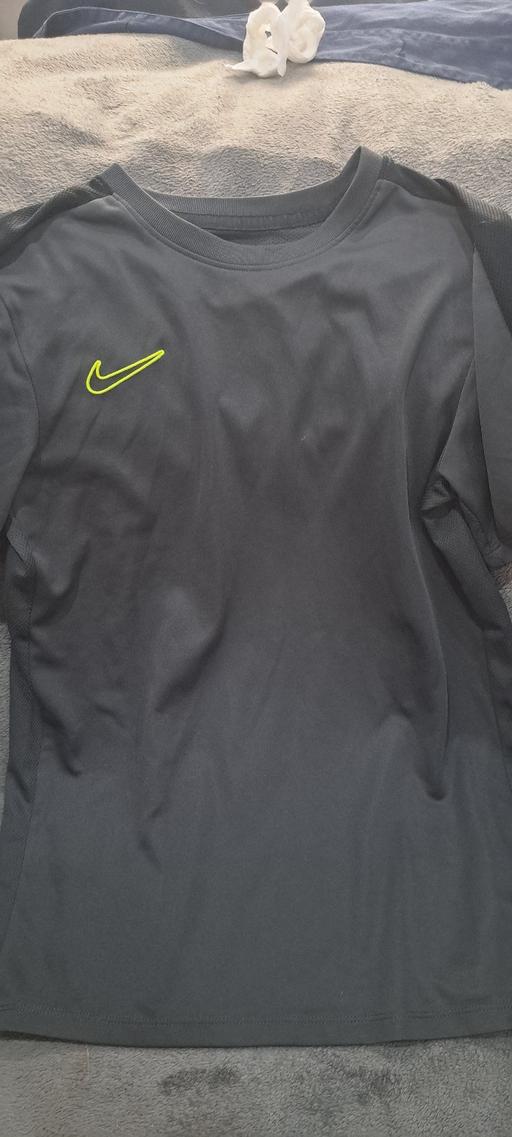  — Nike Dri-Fit Kids L