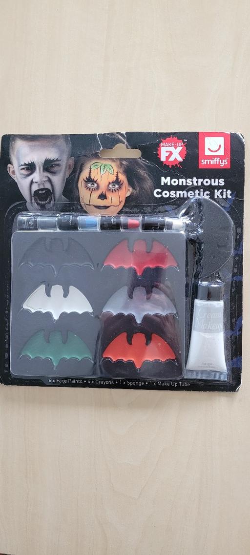  — New Halloween monstrous cosmetic kit