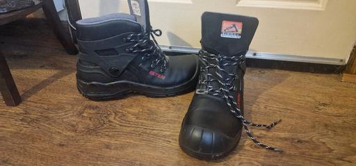  — ELTEN boots.