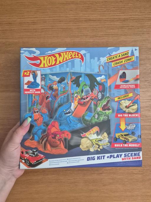  — new Hot Wheels Dig Kit & Play Scene