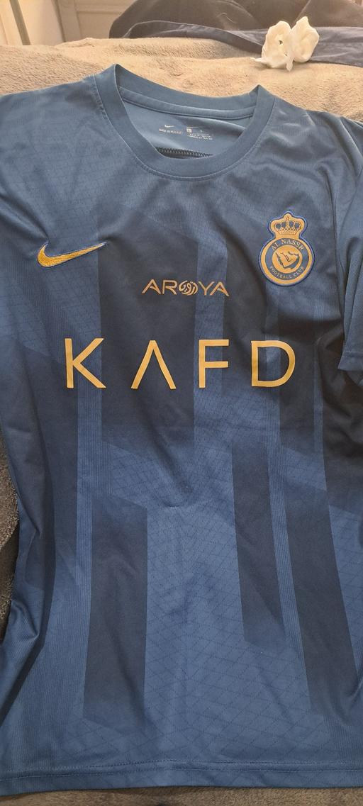  — Nike Top Size  L