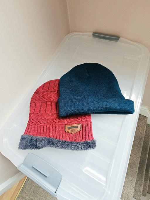  — Mens winter hats x2..like new
