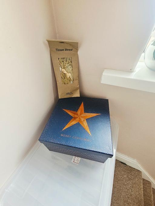  — Xmas giftbox with shredded filling..NEW