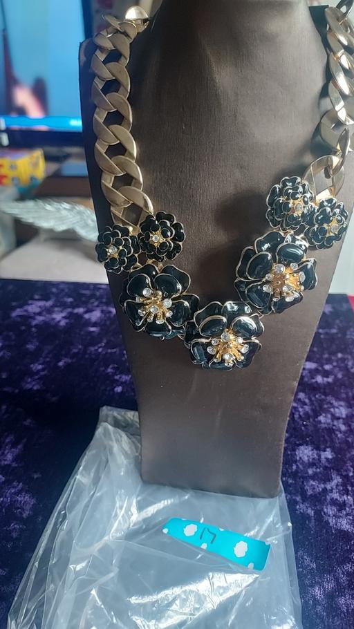  — statement necklace
