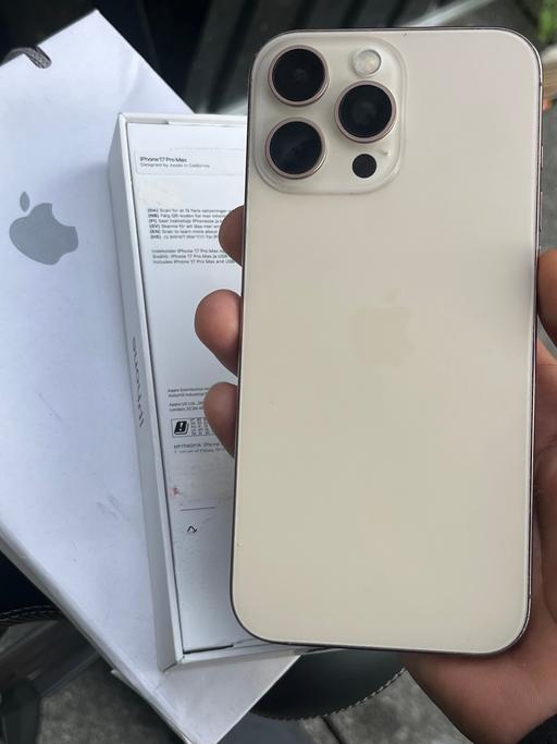  — iPhone 16 Pro Max 256GB Desert Titanium