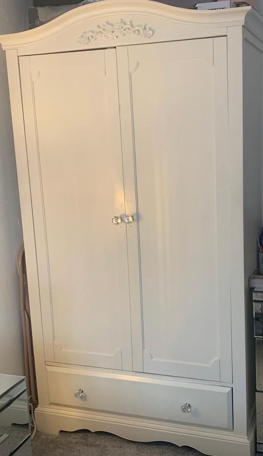  — Next wardrobe