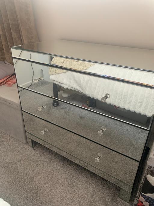  — Mirrored chest drawers