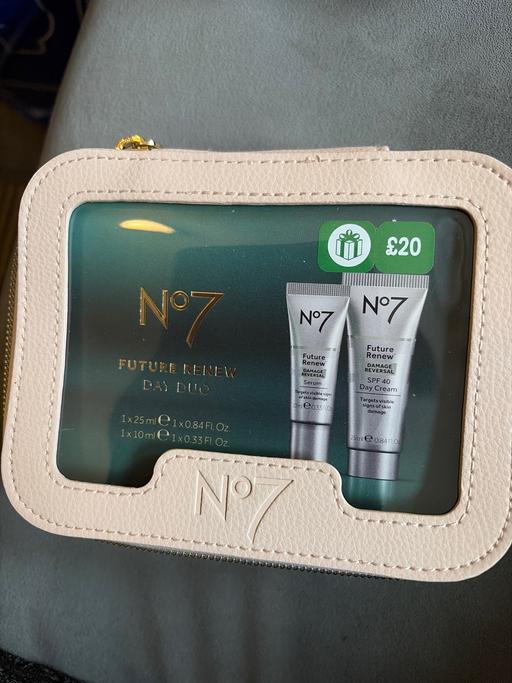  — New No7 Gift set.  (Ideal Gift)