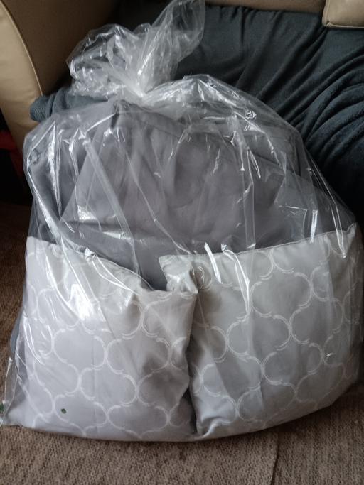  — Free Garden Cushions