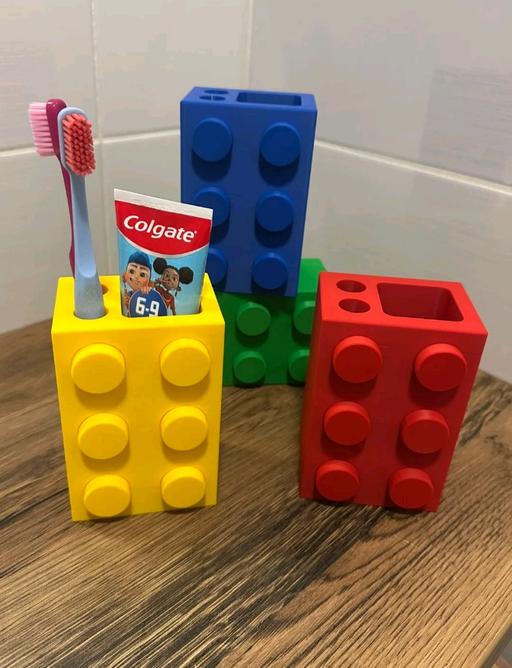  — Fun Lego-style Toothbrush Holder