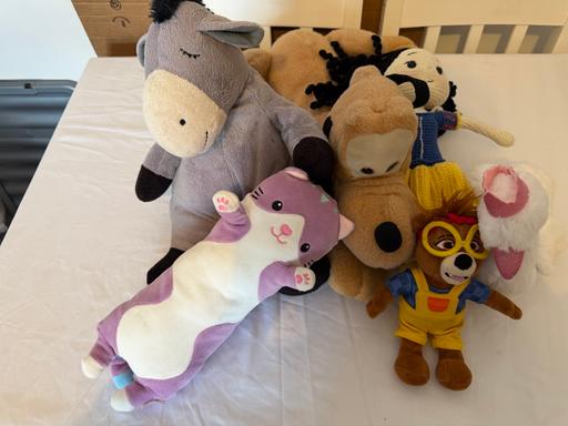  — Bundle of teddies
