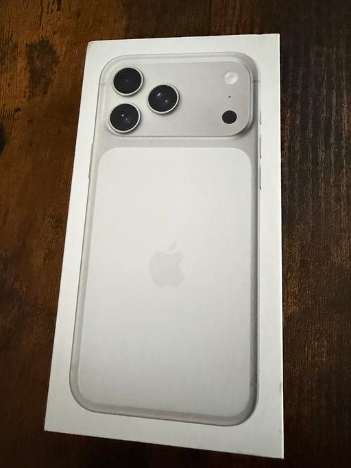  — iPhone 17 pro max 256gb white/sliver