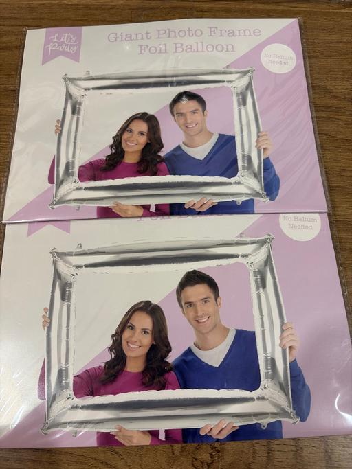  — Foil balloon photo frames x2