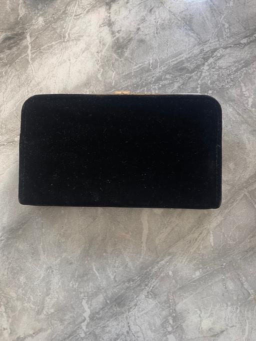  — Purse