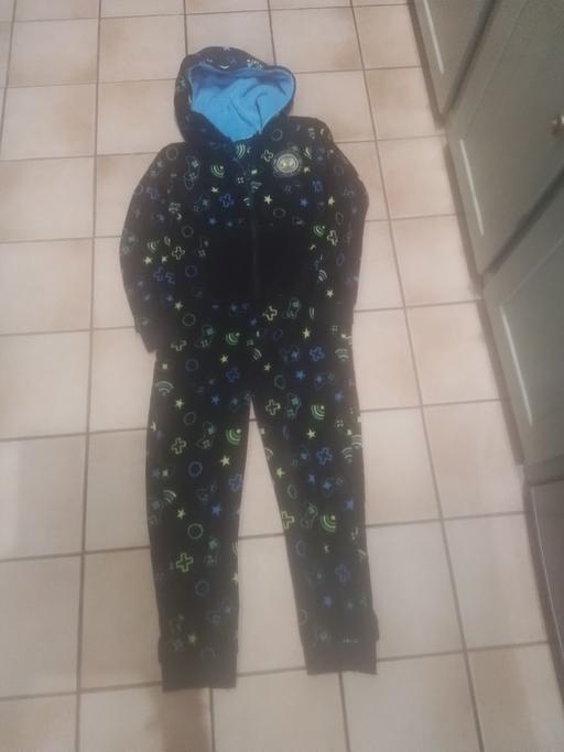  — BOYS ONSIE