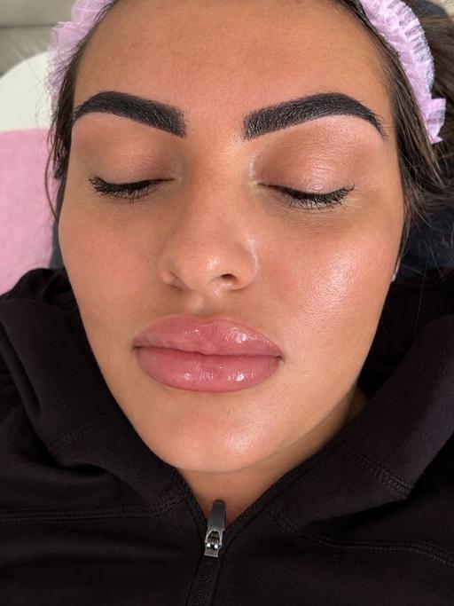  — Lip blush