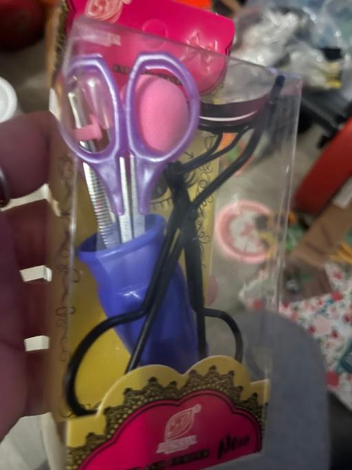  — Eyelash curler eyebrow set lovely gifts