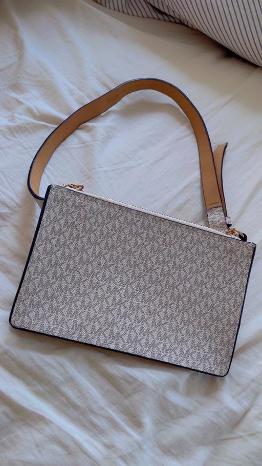  — Women Michael kors bag