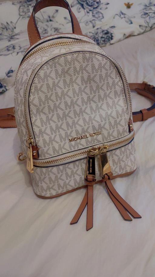  — Women Michael kors backpack