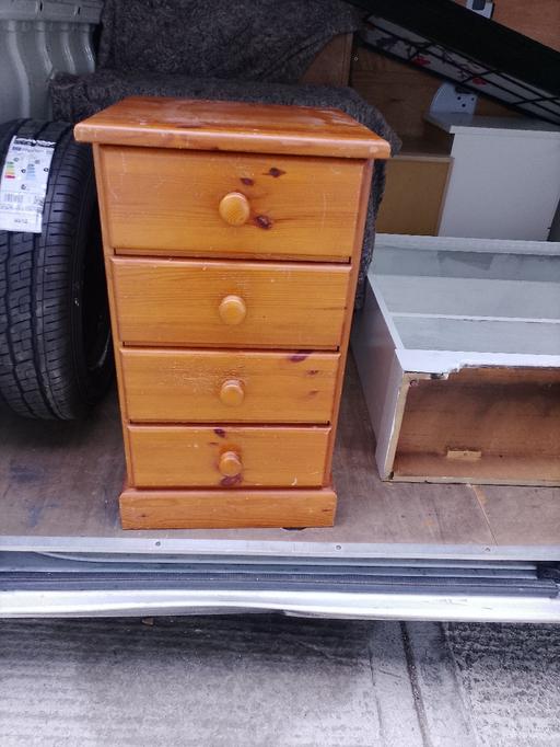  — pine chest of drawers