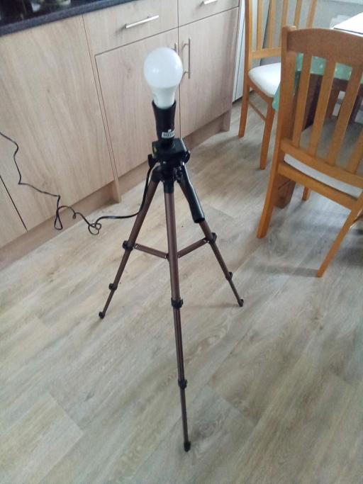  — black tripod floor lamp