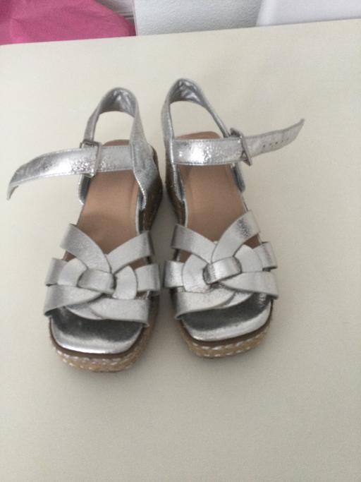  — Girls sandals size 2