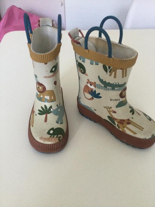  — Baby’s wellies size 6