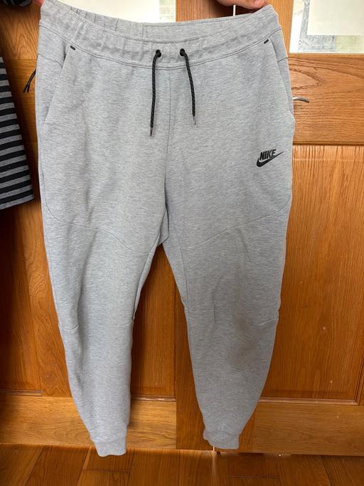  — Nike joggers Large