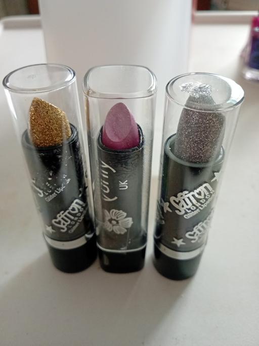  — 3 brand new ladies LIPSTICK SETS