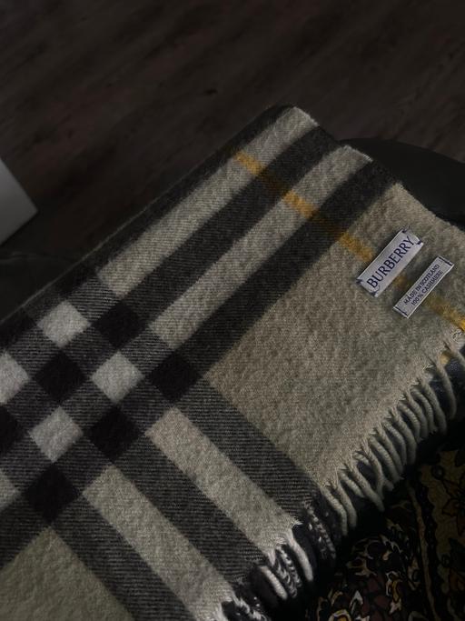  — Burberry scarf
