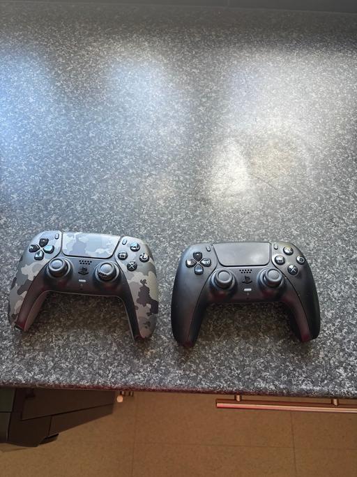  — Ps5 controllers