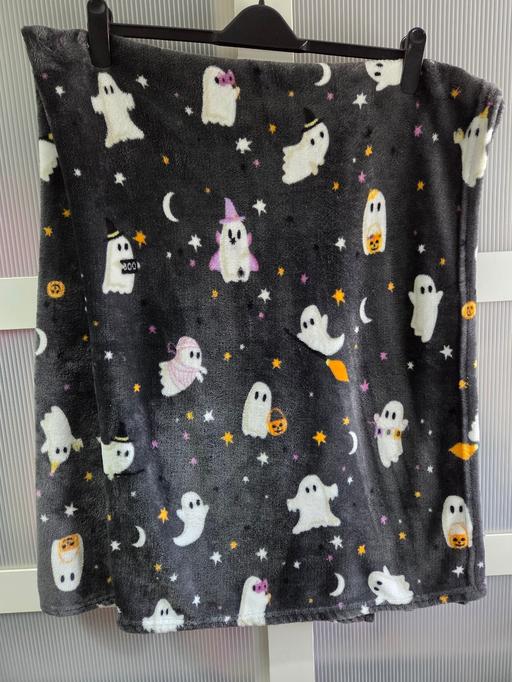  — Spooky ghost blanket