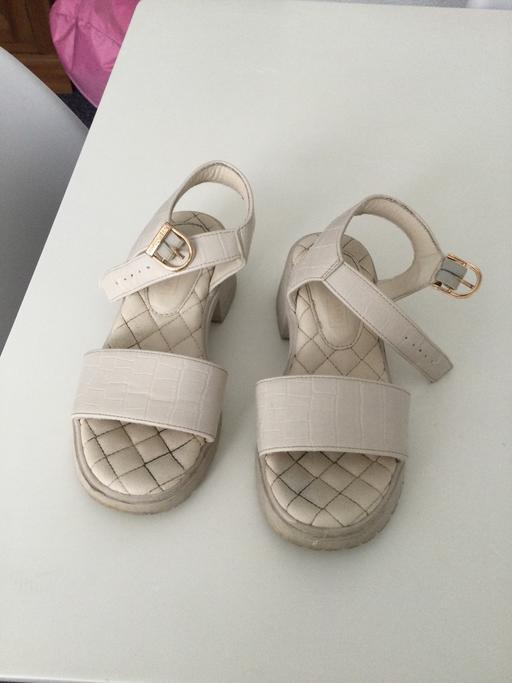  — Girls sandals size 1