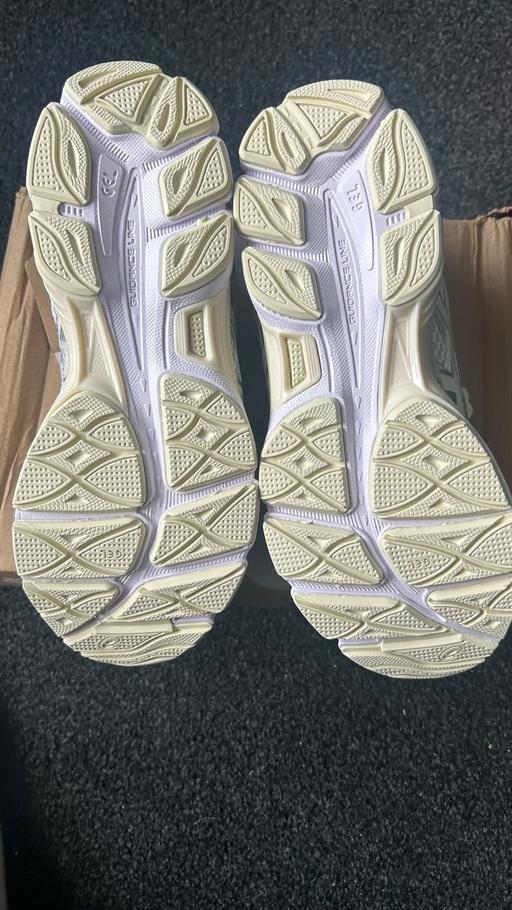  — ASICS Trainers