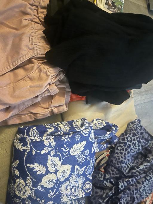  — 12 item clothes bundle size 18-20