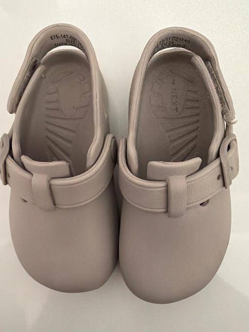  — Clogs