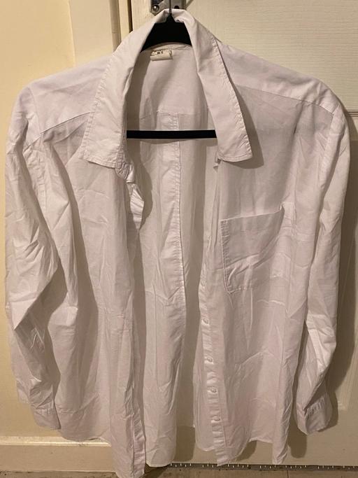  — Mens medium size white casual shirt.