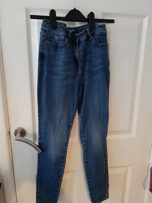  — jeans