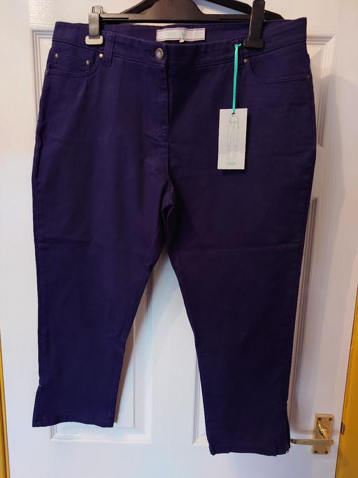  — Women's navy crop jeans size 18