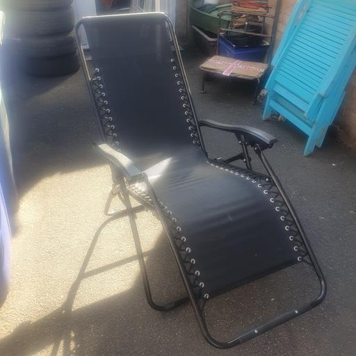  — 6ft x 2ft Black Garden Lounger , Good Con.
