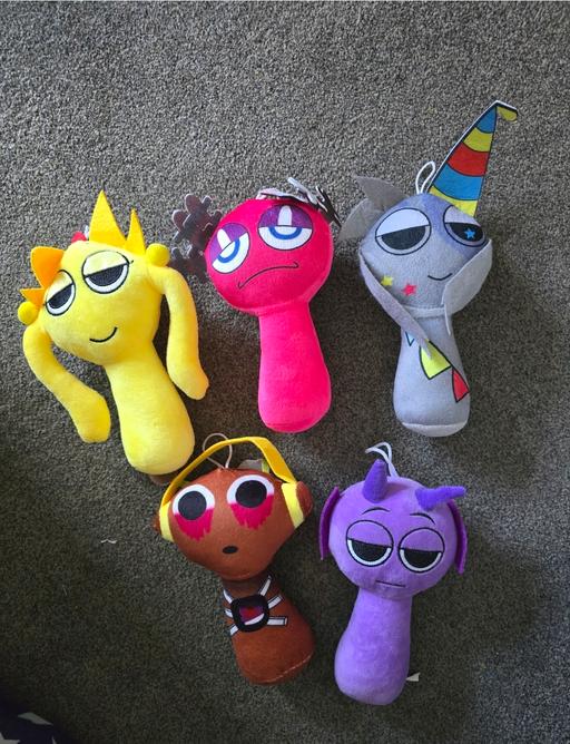  — 5 plush toys are characters from Sprunki