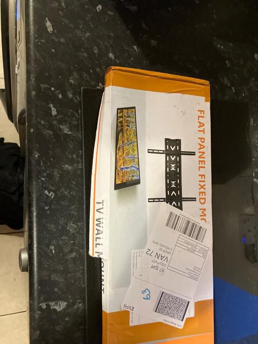  — TV wall bracket