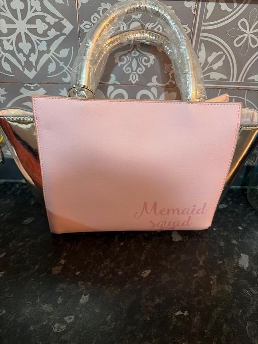  — Girls bag