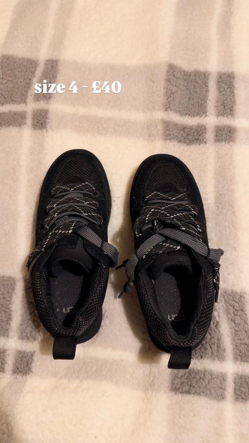  — Size 4 Ugg Lowmel Trainers Black
