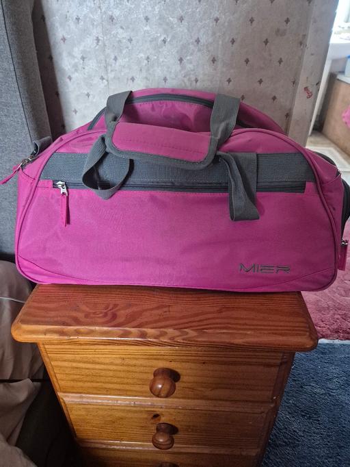  — Pink Holdall