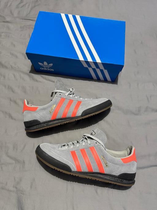  — Adidas Jean’s