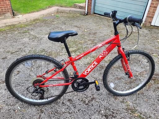  — Red Kids’ 24-inch bicycles – unisex