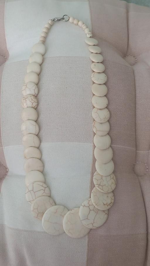  — necklace-gemstone